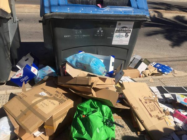 Accumulation of rubbish is a regular sight on the Orihuela Costa