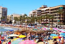 Torrevieja beaches without sunbeds over Easter Torrevieja beaches without sunbeds over Easter