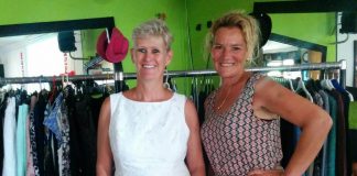 The photo is of Mona, founder of Happy Animales Orihuela, and Sol organiser of the Fashionshow.