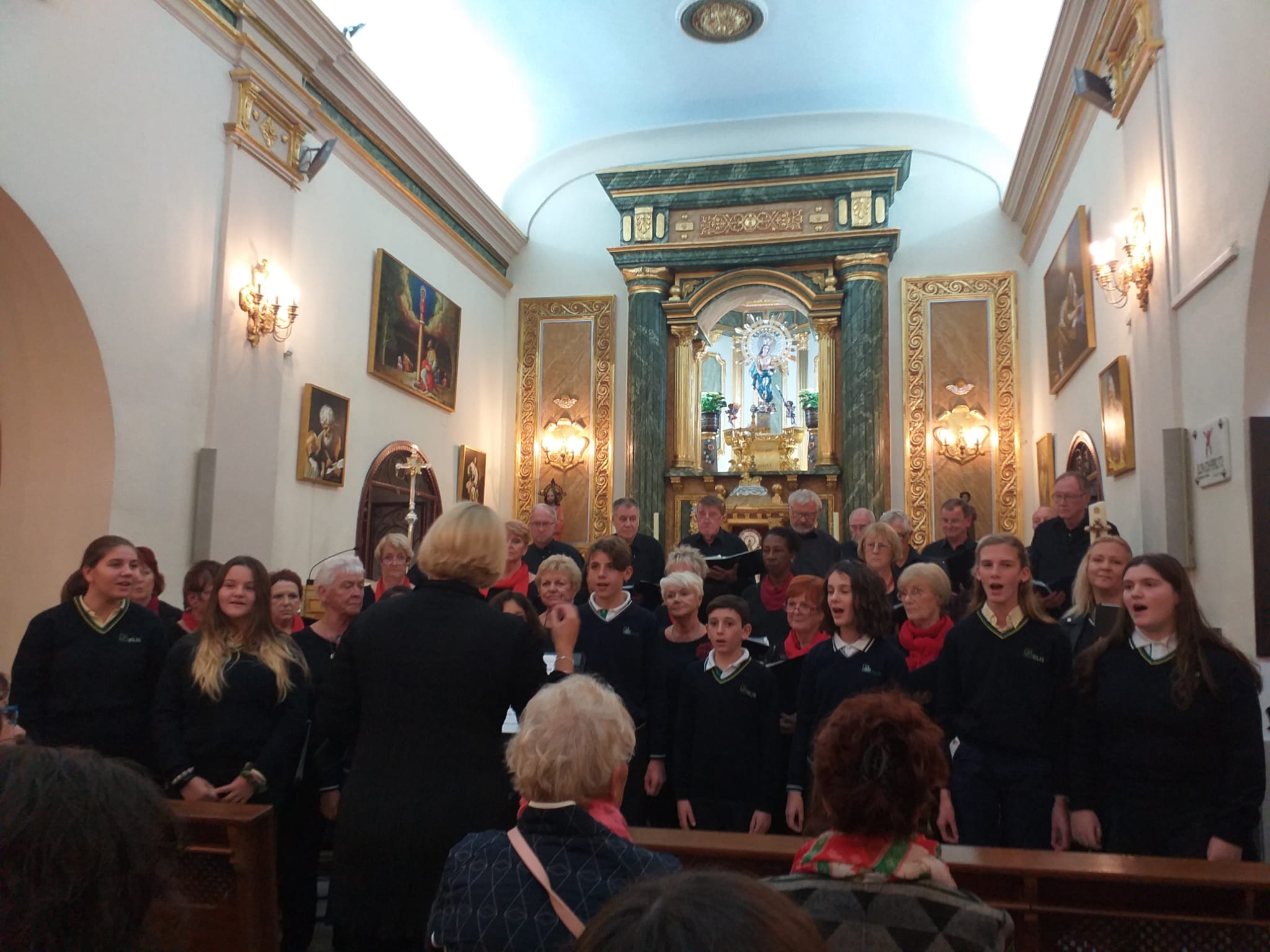 Andante International Choir and ELIS Choir singing in Los Montesinos Catholic Church 