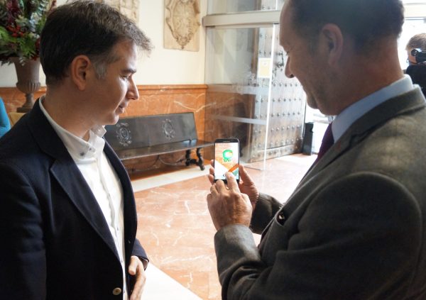 Mayor Emilio Bascuñana with the app developer