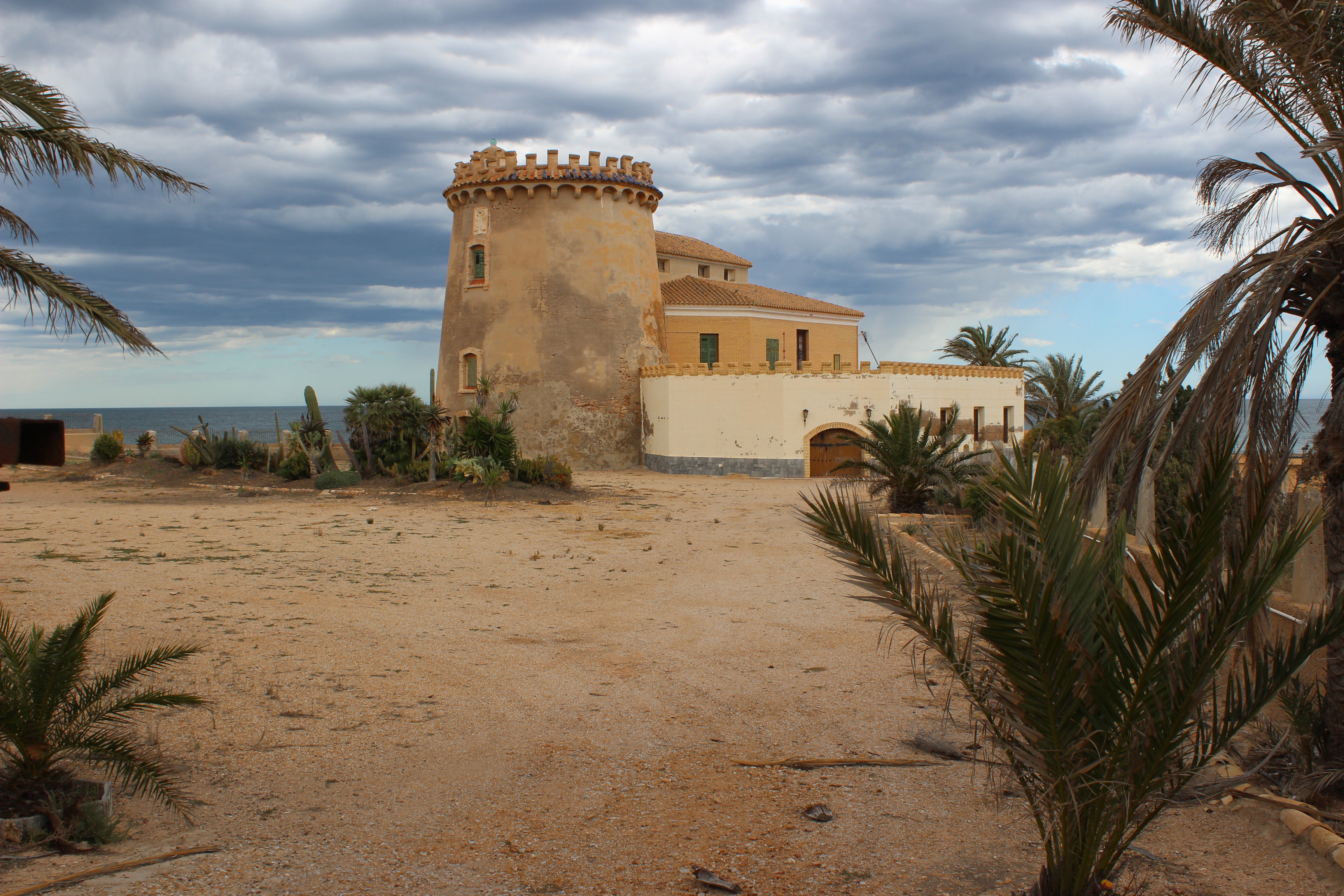 Like many watchtowers along the coast it was built as a defence to warn against pirates 