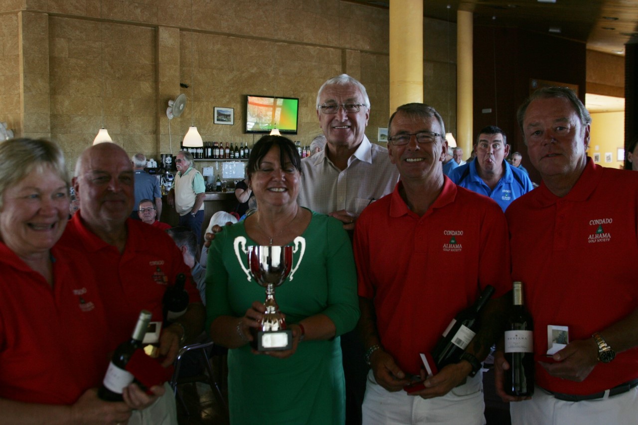 Angela Skinner presents the Golf Trophy