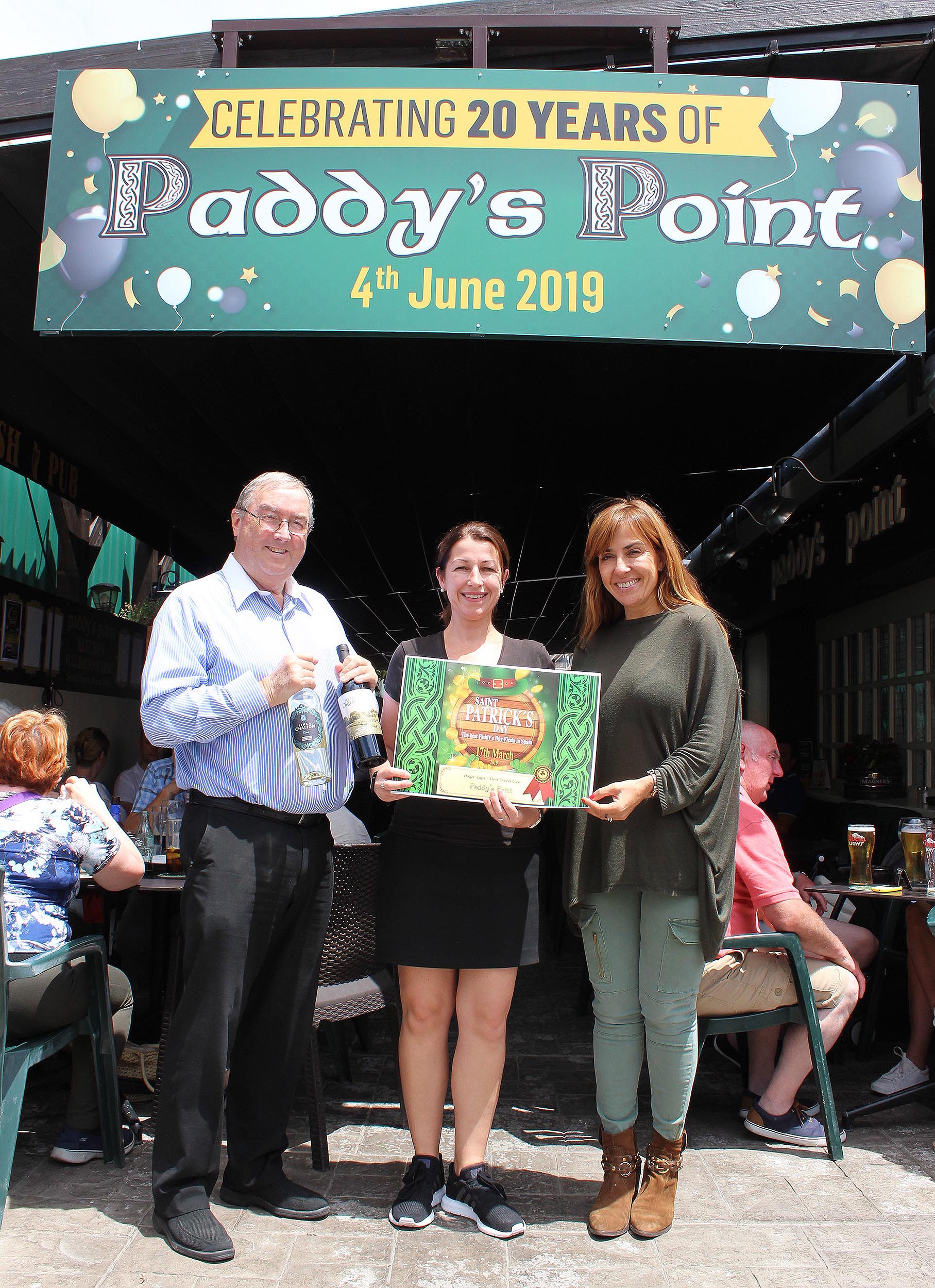 “Paddy’s Point” in La Zenia who are celebrating their 20th anniversary this year won the food award