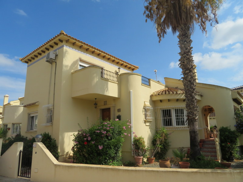 Detached 3 bedroom villa in Spain for sale on Las Ramblas Golf Resort, Orihuela-Costa