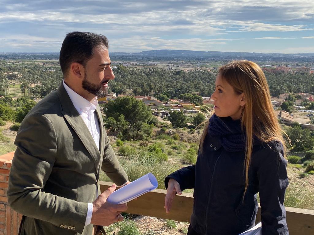 PP deputy, Elisa Díaz, and the president of the PP of Orihuela, and Councillor for the Environment, Dámaso Aparicio. 