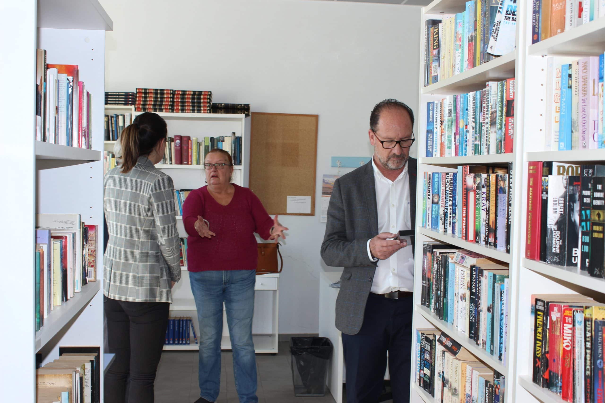 The mayor in the centre library