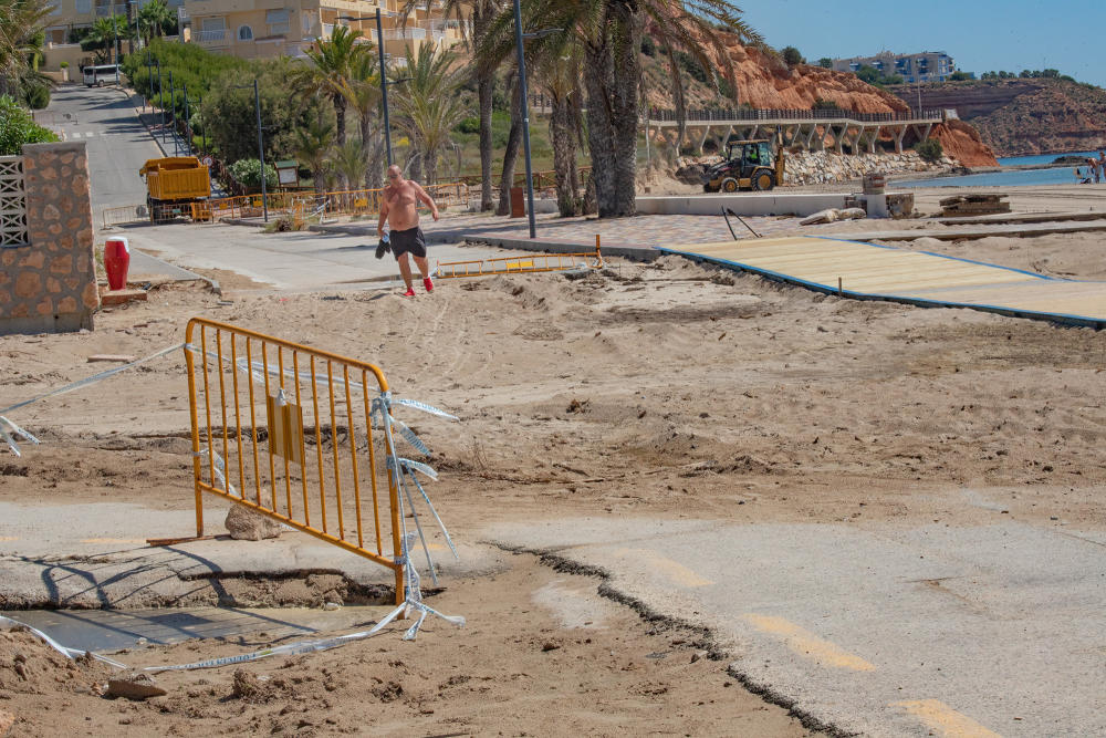 Campoamor La Glea is awarded a blue flag despite the access road being closed since last September