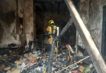 Bomberos attend blaze at derelict house used by squatters in Alfaz