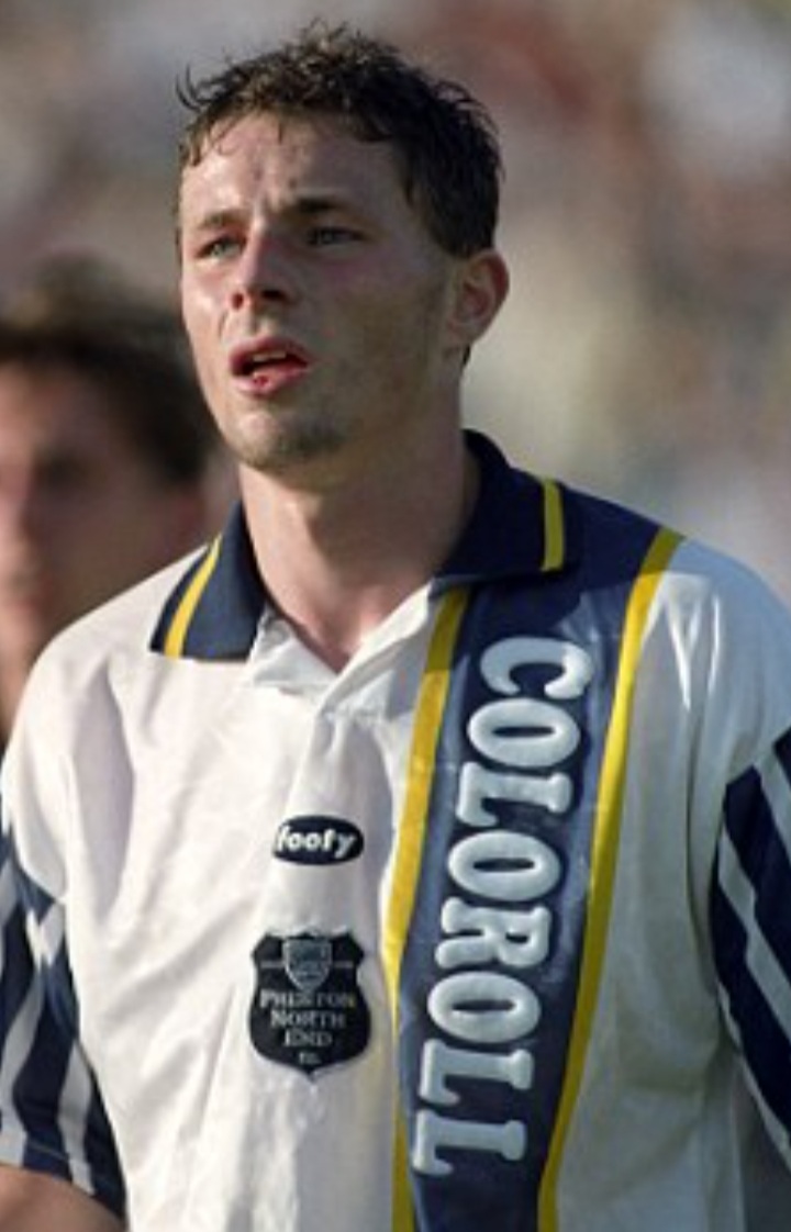 Gareth (centre) playing for PNE against Wycombe at Wembley in 1994.
