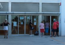 Complaints about the collapse of health centres continue to grow At the Cabo Roig centre queues can be avoided by reporting as the doors open.