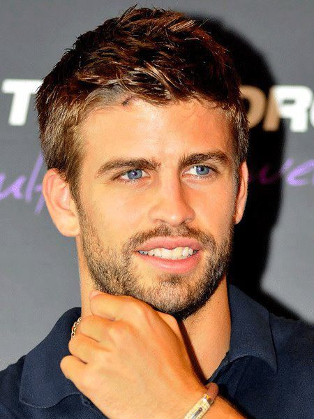 Pique is loved by the fans thanks to her bright smile and charming blue eyes/ Ph.Pinterest