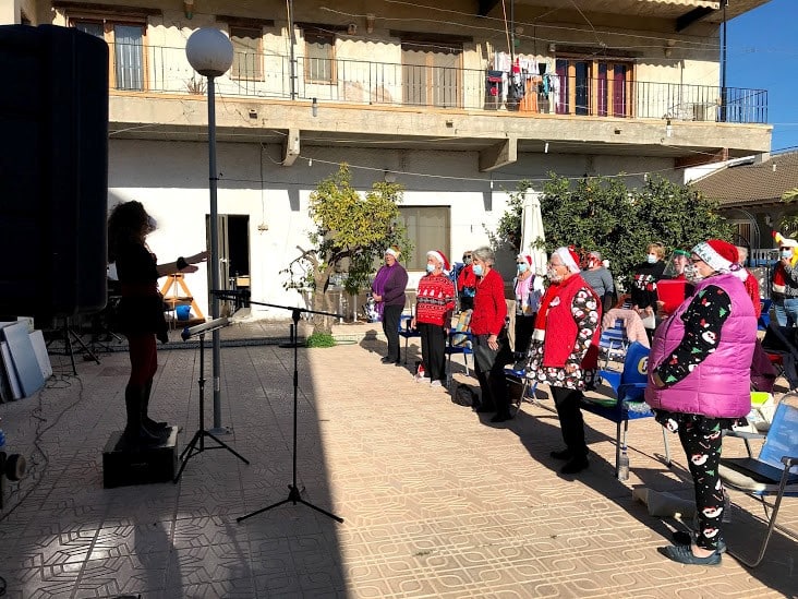 Crescendo Choir members singing Christmas Carols outside Rincon de Miguel Restaurant,