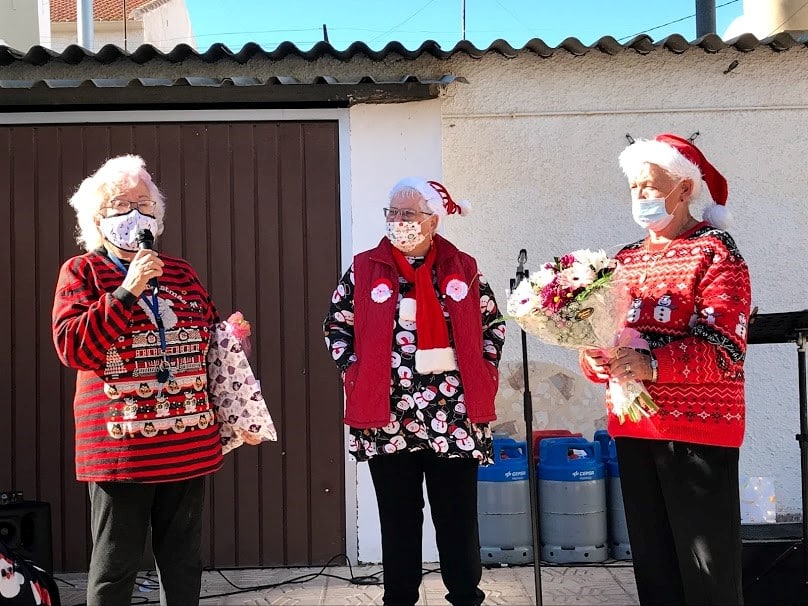 Crescendo International Choir Sings Christmas Carols in Los Montesinos Restaurant - Vimarsana News