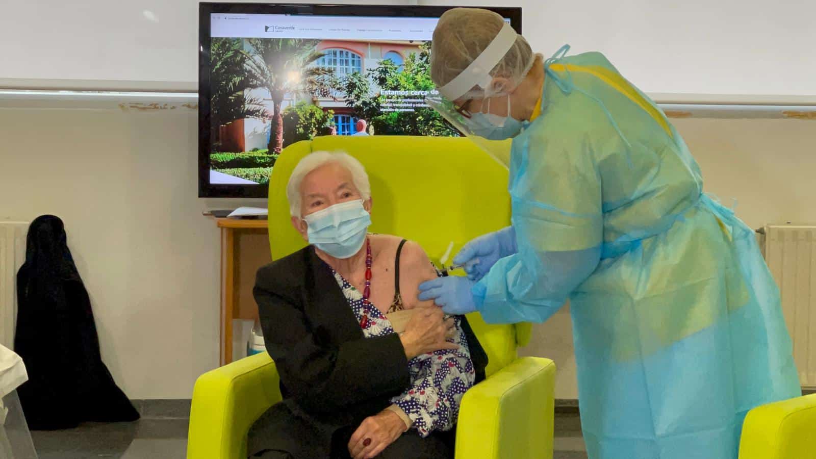 On Saturday morning, vaccinations got underway at the Casaverde Care Home, 