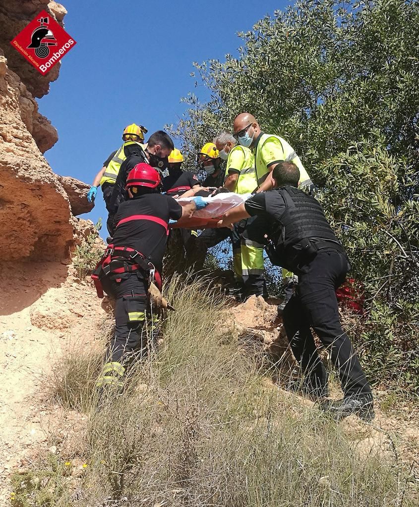 Woman rescued by firefighters after Punta Prima cliff face fall - Vimarsana News
